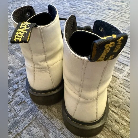 Dr. Martens White Smooth Leather Lace-Up Boots – Size 8 EU 39 EUC - Picture 5 of 7